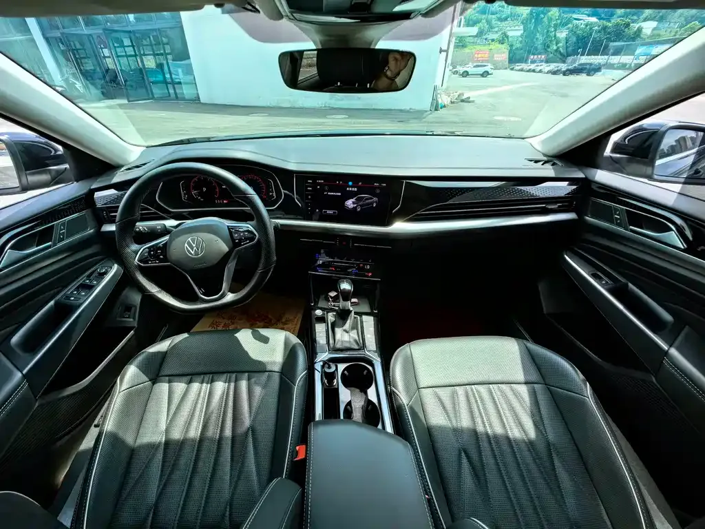 Volkswagen Passat 2023 из CN, фото 5