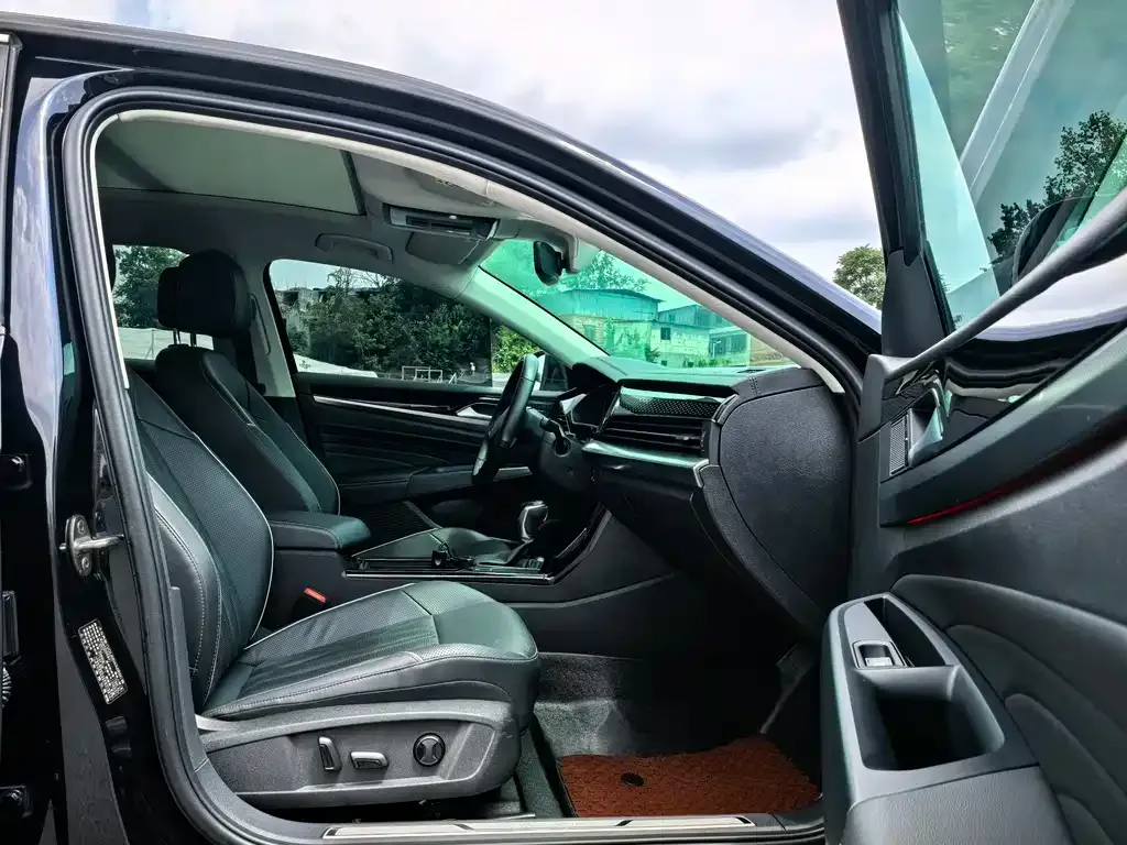 Volkswagen Passat 2023 из CN, фото 6