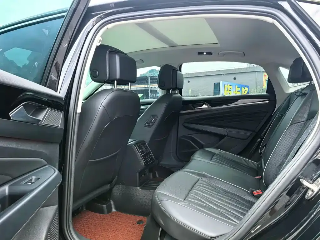 Volkswagen Passat 2023 из CN, фото 7