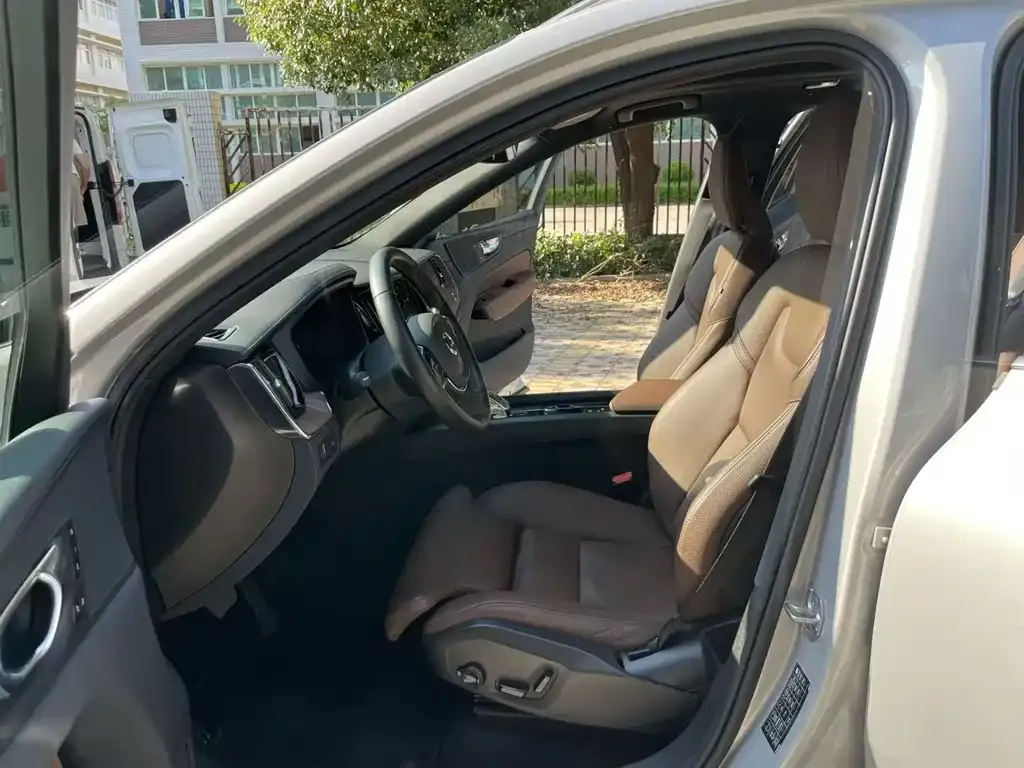 Volvo XC60 2021 из CN, фото 4