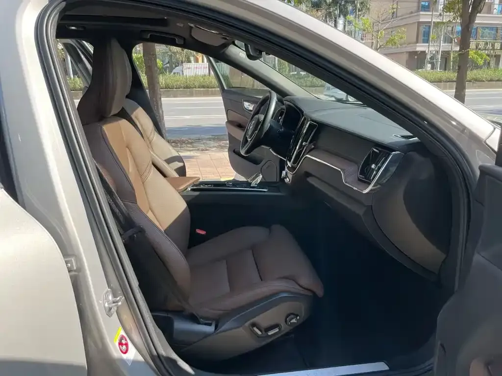 Volvo XC60 2021 из CN, фото 6
