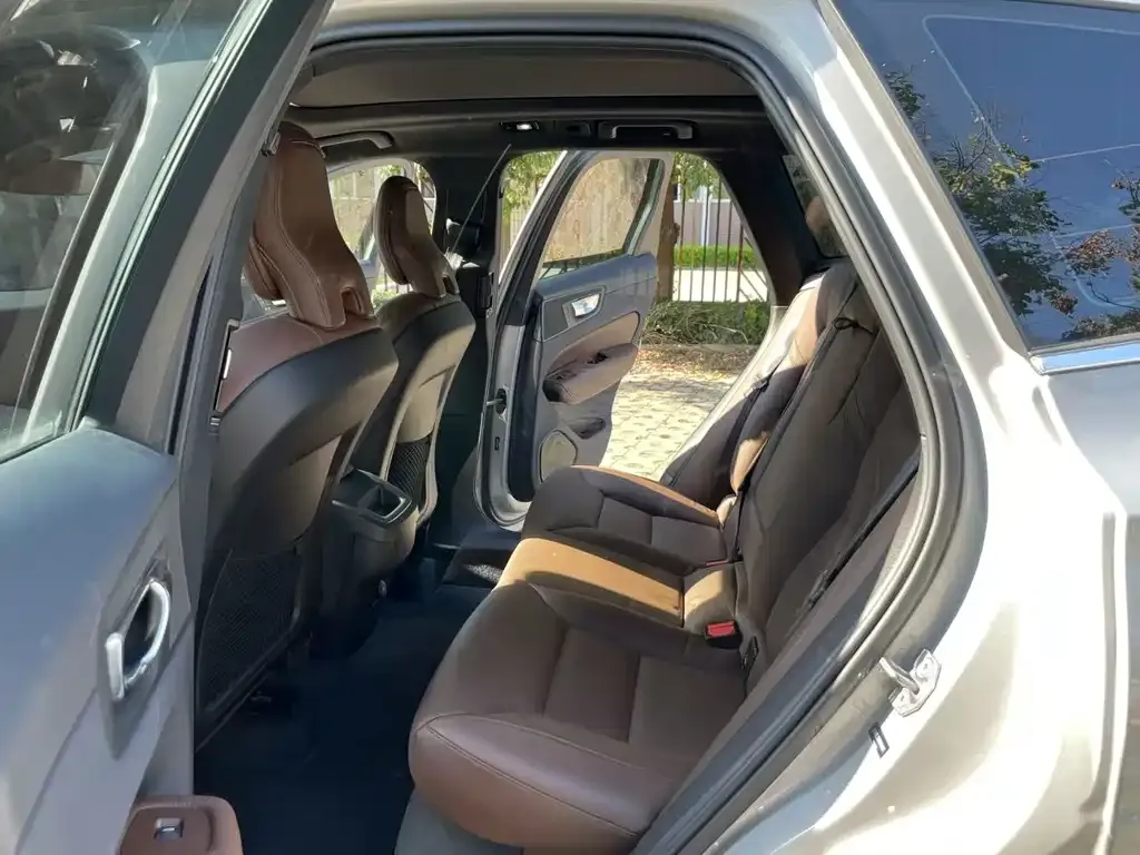 Volvo XC60 2021 из CN, фото 7