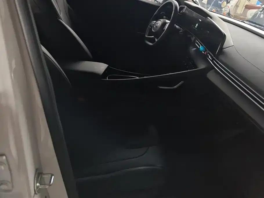 Hyundai Elantra 2023 из CN, фото 8