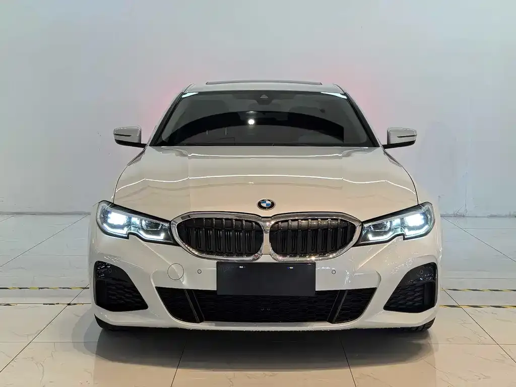 BMW 3 Series 2022 из CN, фото 2