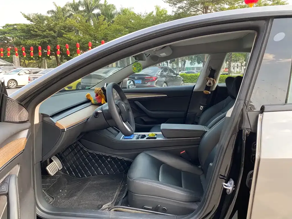 Tesla Model 3 — фото 10