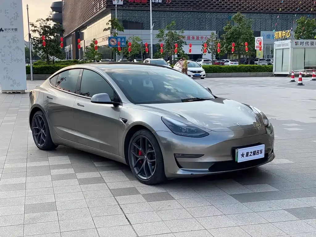 Tesla Model 3 — фото 3