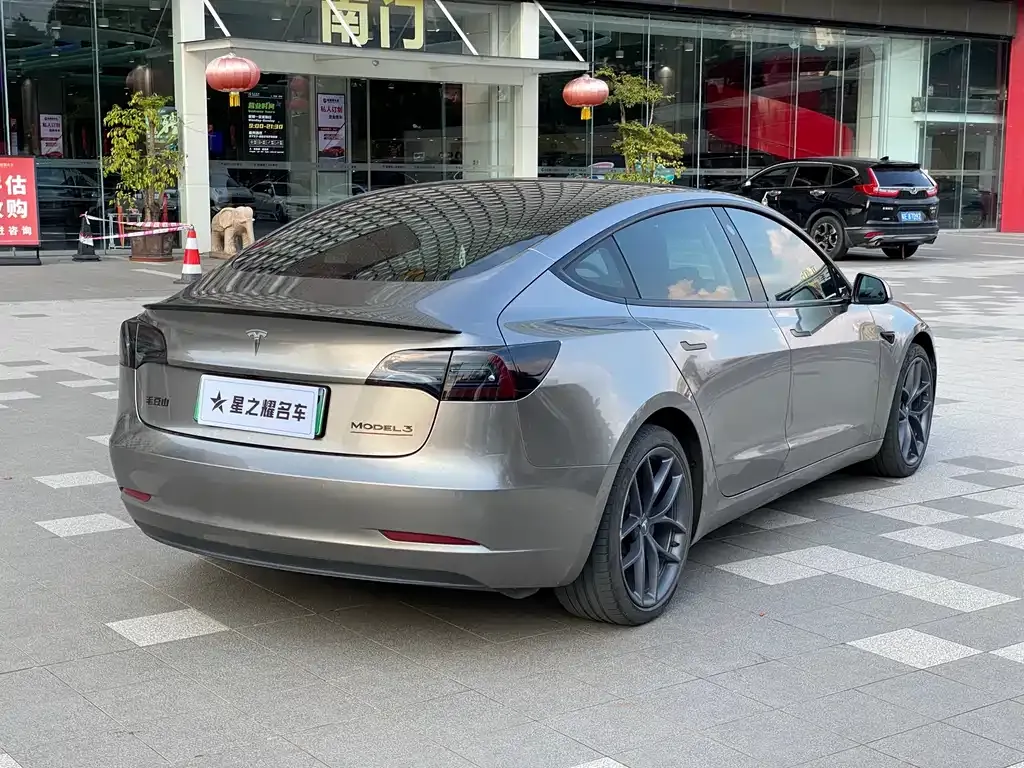 Tesla Model 3 — фото 5
