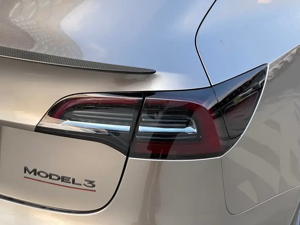 Tesla Model 3 — фото 7