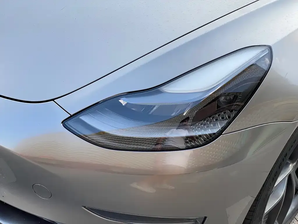 Tesla Model 3 — фото 8