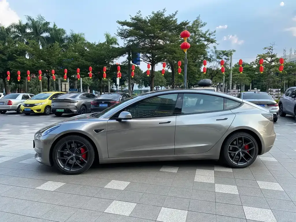 Tesla Model 3 — фото 9