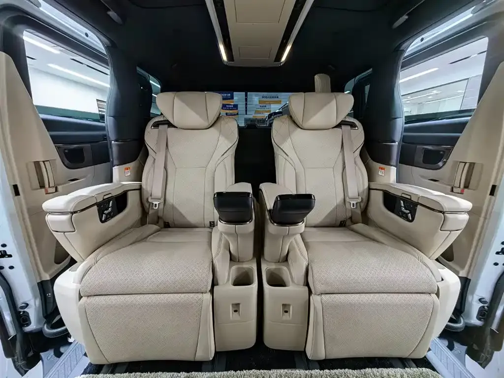 Toyota Alphard — фото 10
