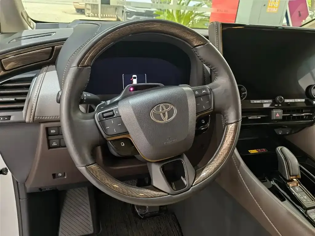 Toyota Alphard — фото 7