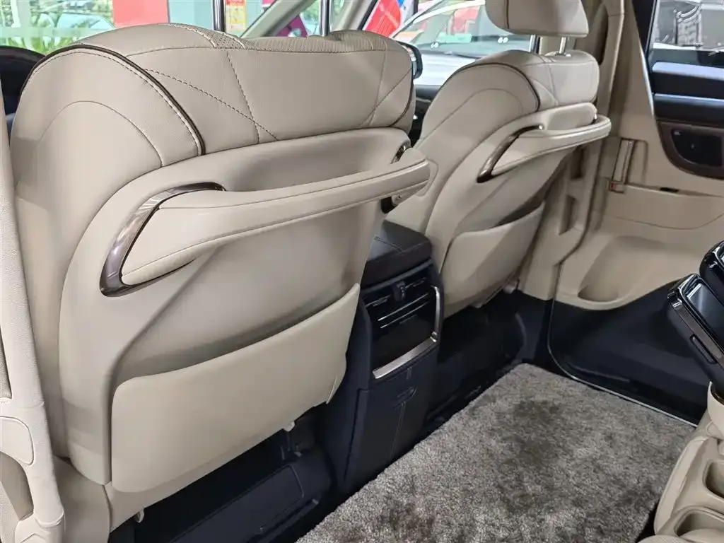 Toyota Alphard — фото 8