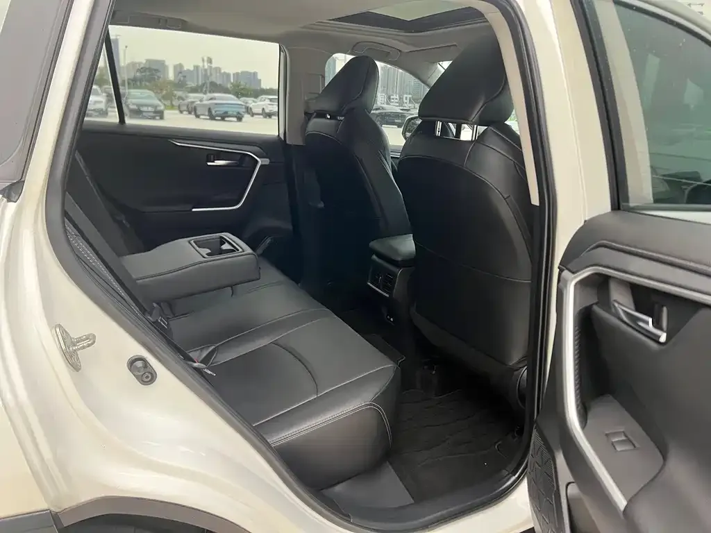 Toyota Wildlander 2022 из CN, фото 8