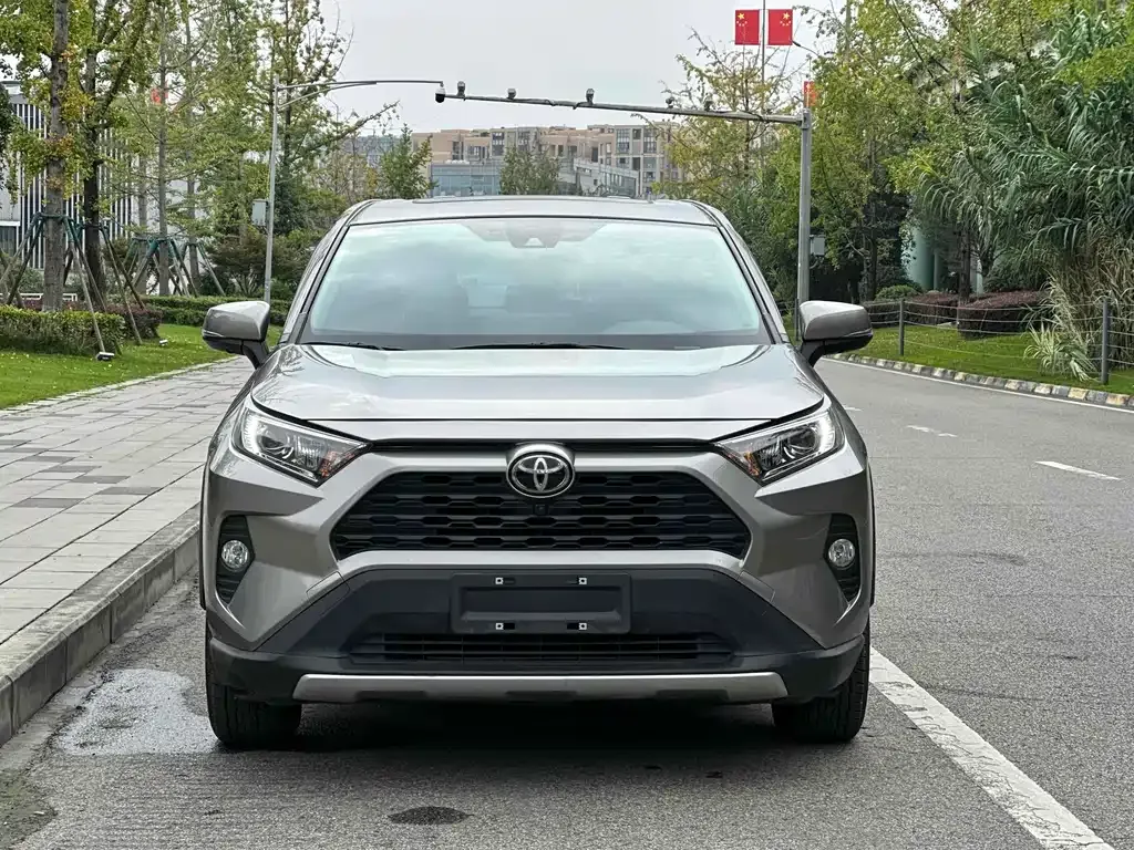 Toyota RAV4 — фото 2