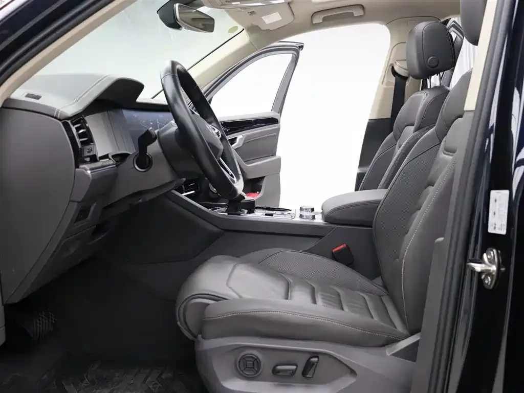 Volkswagen Touareg 2022 из CN, фото 2
