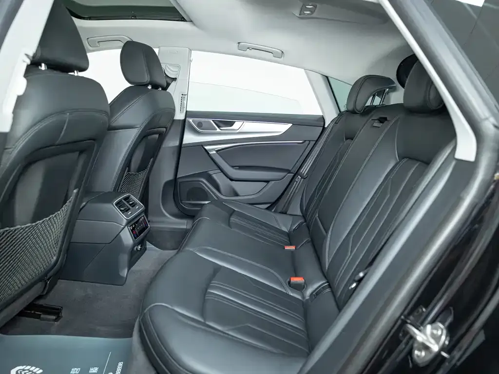 Audi A7 2024 из CN, фото 8