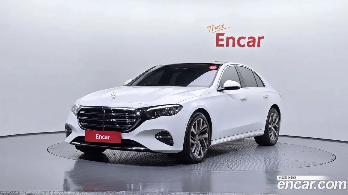 Mercedes-Benz E-Class — фото 1
