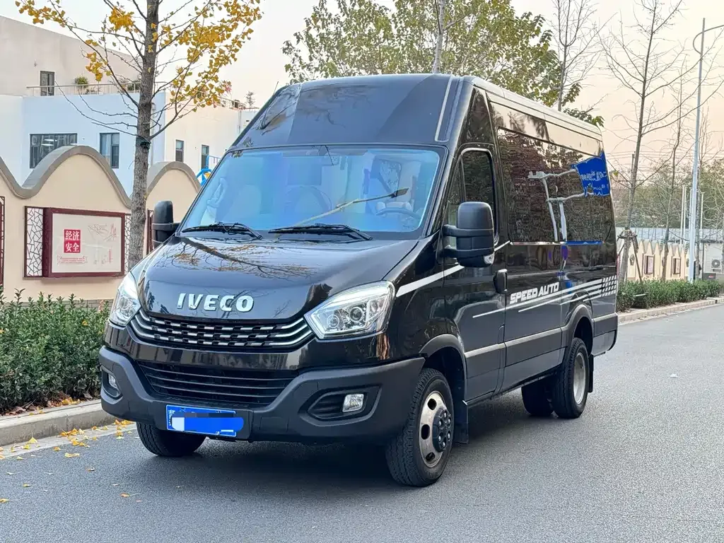 IVECO Ousheng — фото 1