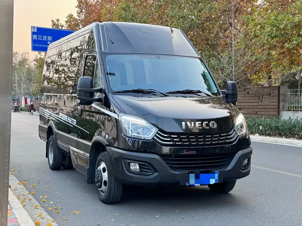 IVECO Ousheng — фото 3