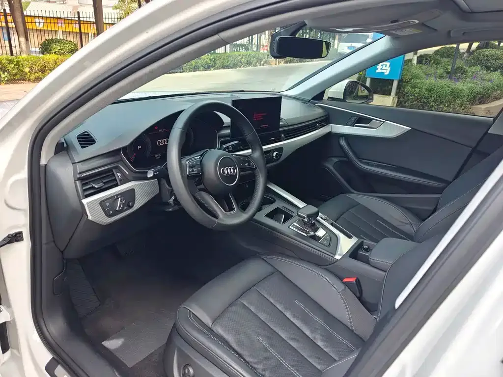 Audi A4L 2021 из CN, фото 4