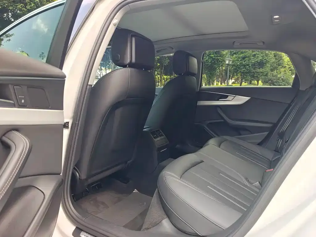 Audi A4L 2021 из CN, фото 7