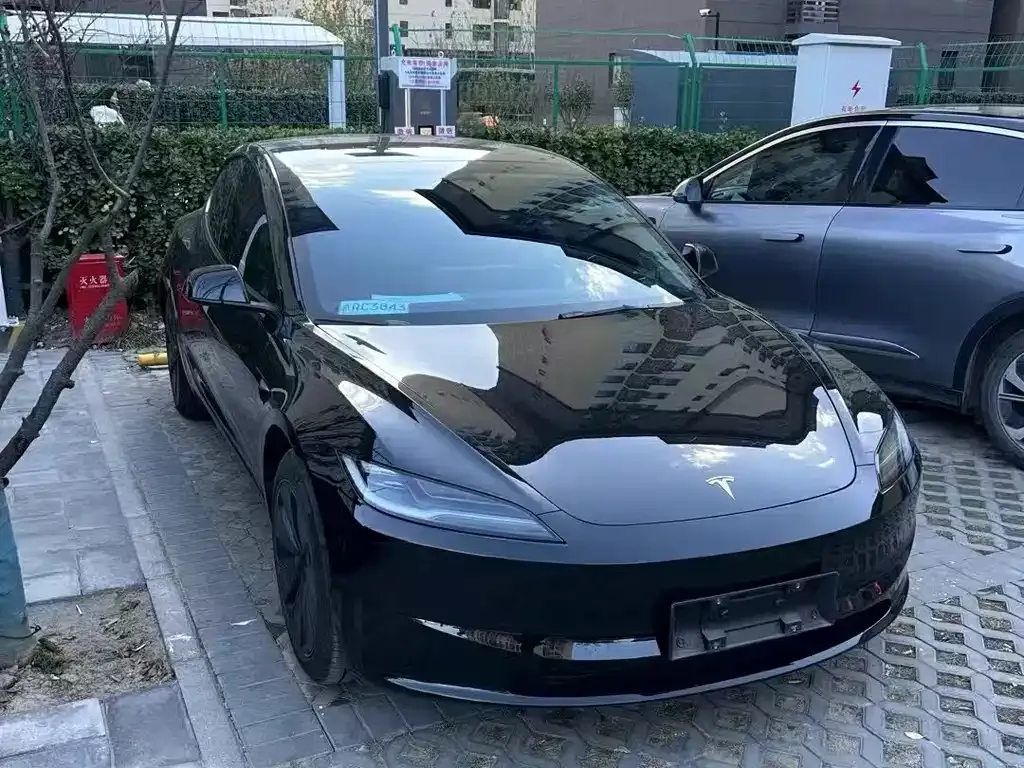 Tesla Model 3 — фото 2