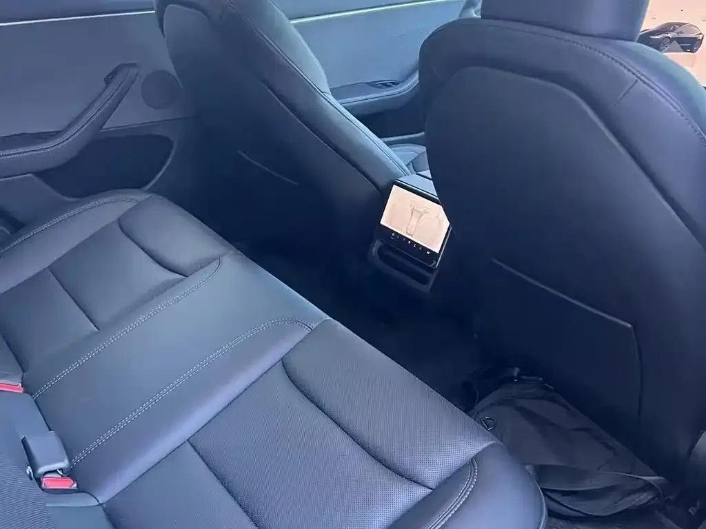 Tesla Model 3 — фото 5