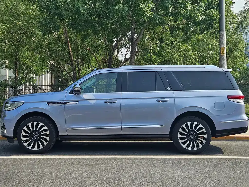Lincoln Navigator 2024 из CN, фото 2