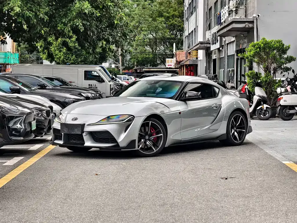 Toyota Supra — фото 1
