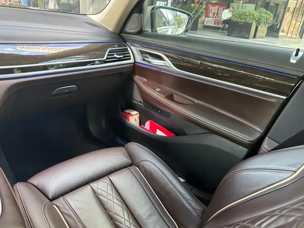 BMW 7 Series 2023 из CN, фото 10