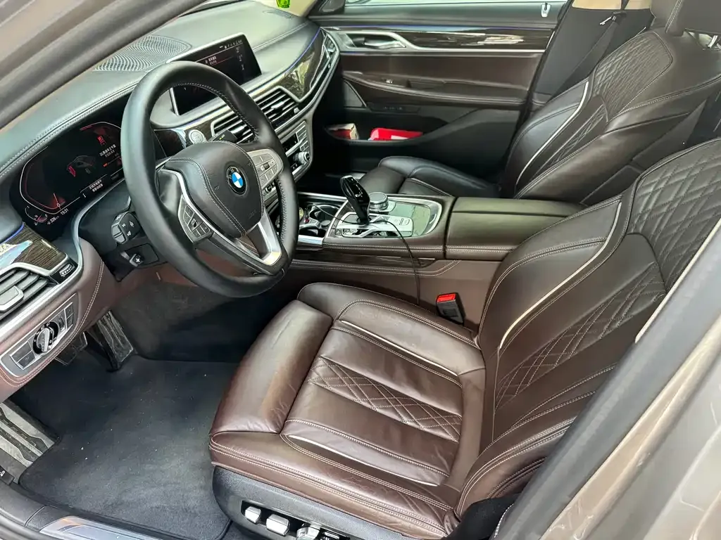 BMW 7 Series 2023 из CN, фото 4