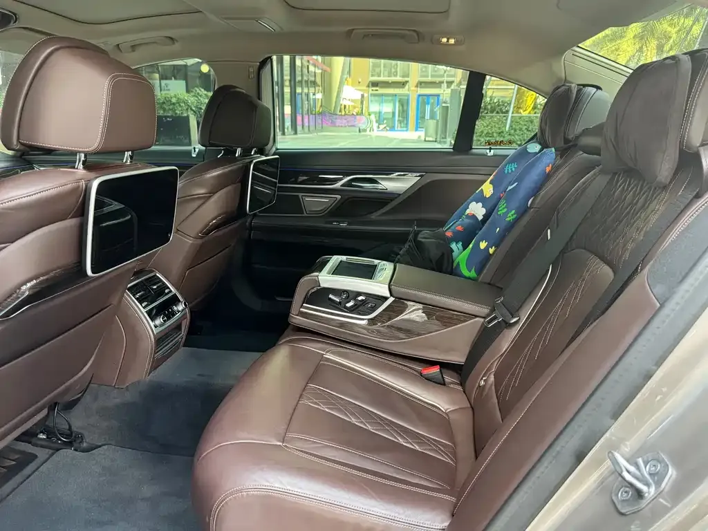 BMW 7 Series 2023 из CN, фото 5