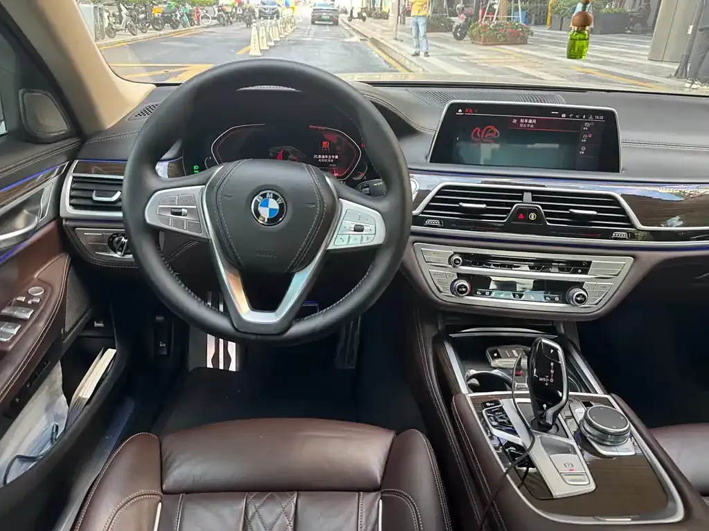 BMW 7 Series 2023 из CN, фото 8