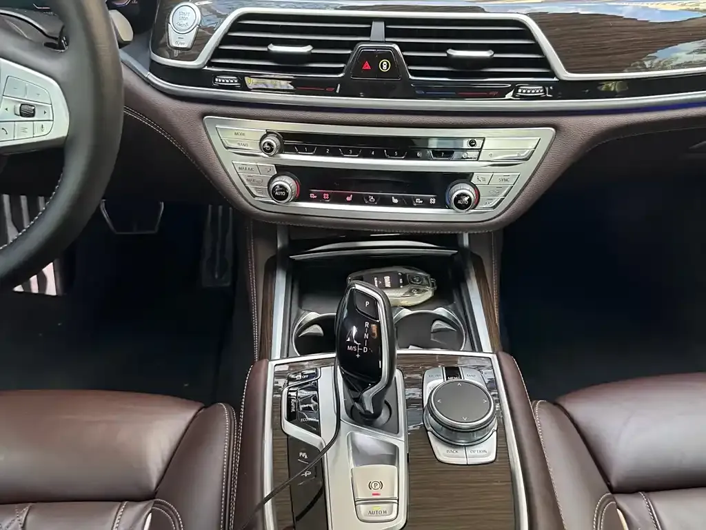 BMW 7 Series 2023 из CN, фото 9