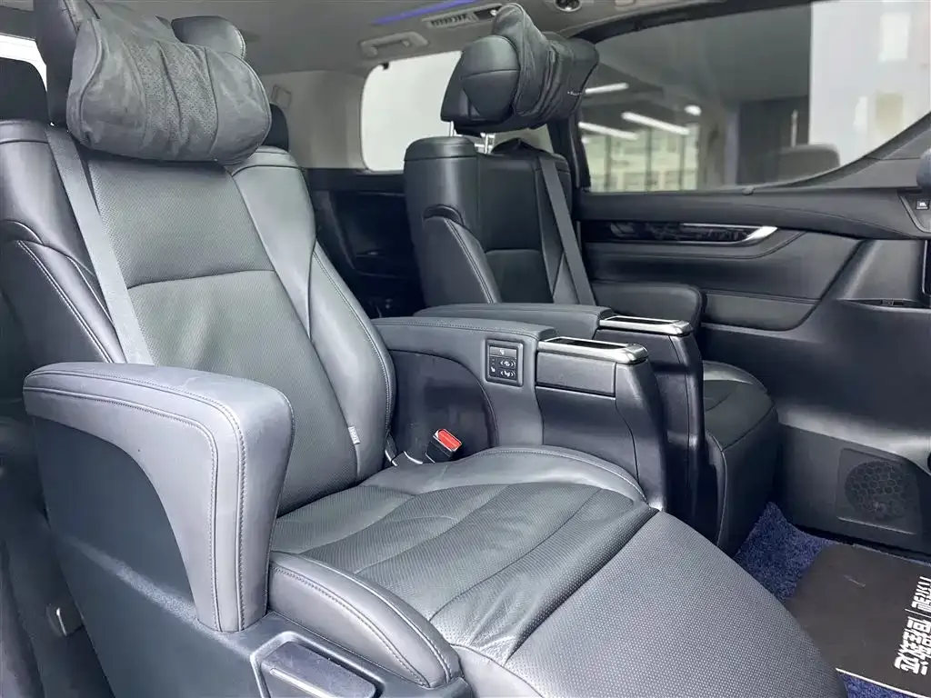 Toyota Vellfire 2022 из CN, фото 9
