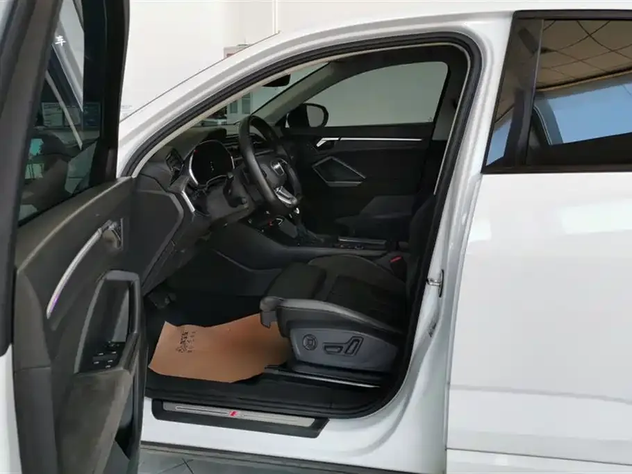 Audi Q3 2023 из CN, фото 9