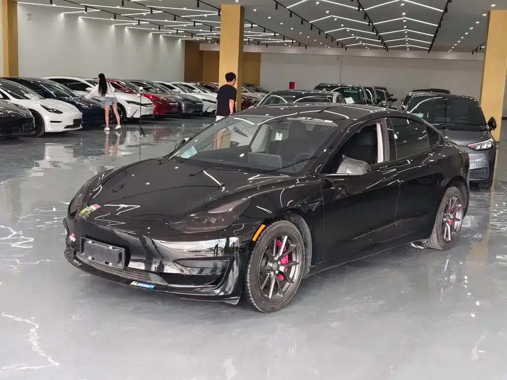 Tesla Model 3 — фото 1
