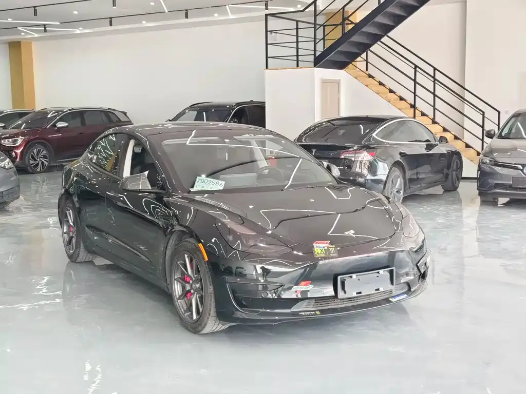 Tesla Model 3 — фото 2