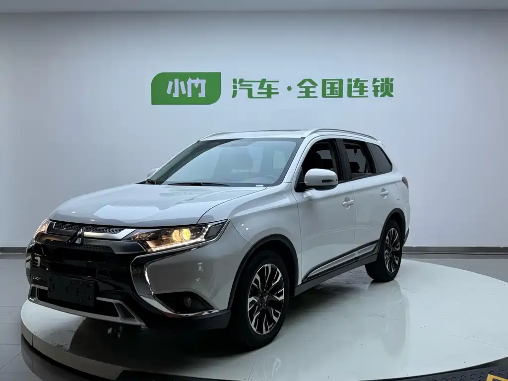 Mitsubishi Outlander — фото 1