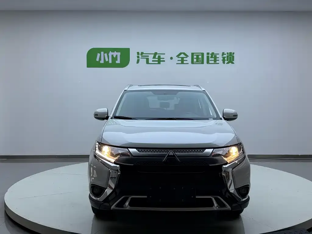 Mitsubishi Outlander — фото 2