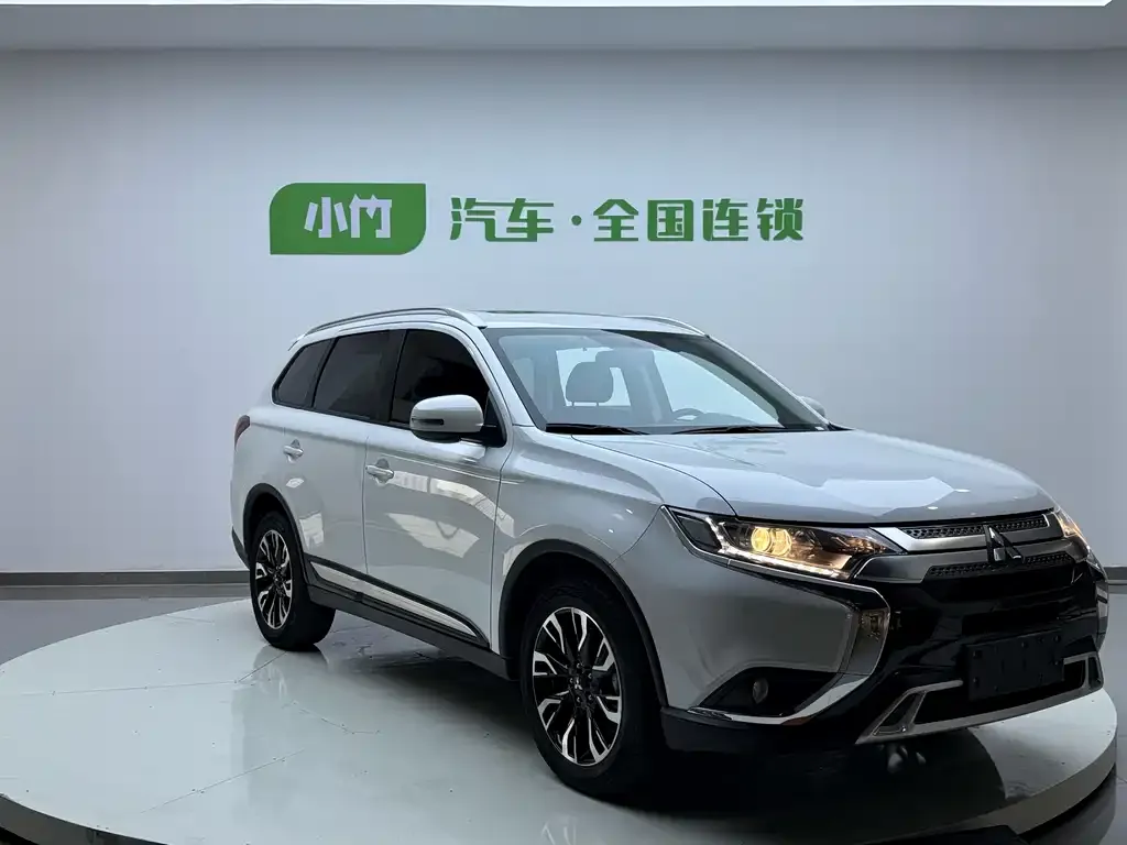 Mitsubishi Outlander — фото 3