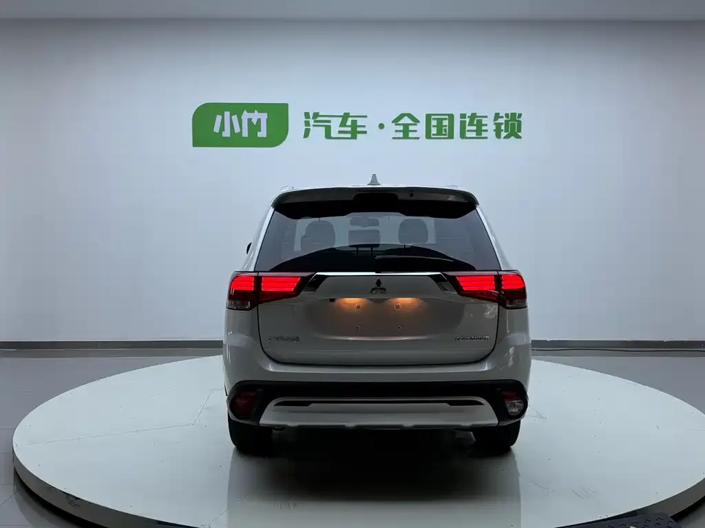 Mitsubishi Outlander — фото 4
