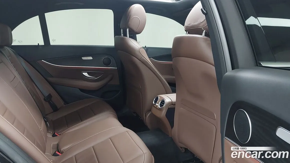 Mercedes-Benz E-Class 2023 из KR, фото 10