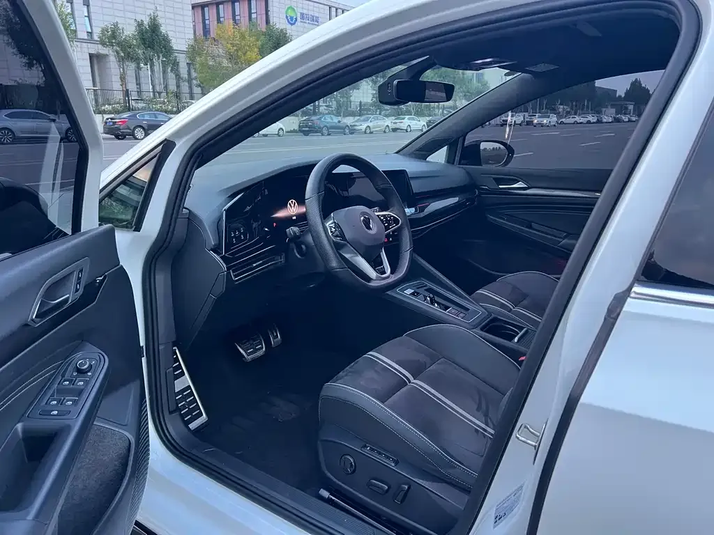 Volkswagen Golf 2022 из CN, фото 9