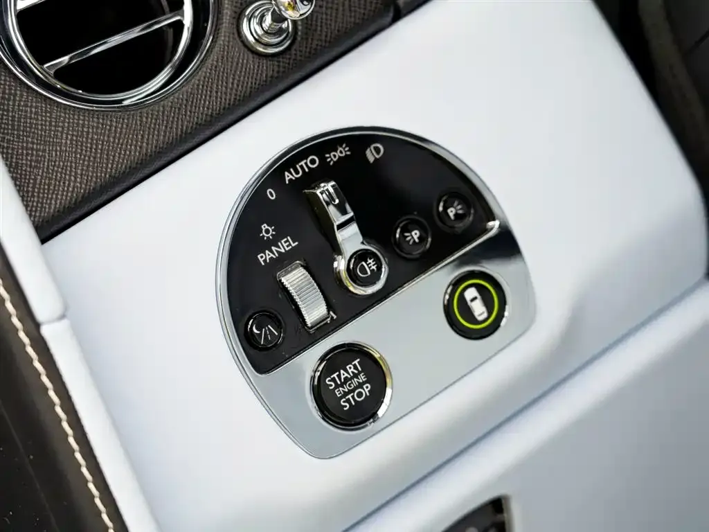 Rolls-Royce Cullinan 2023 из CN, фото 10