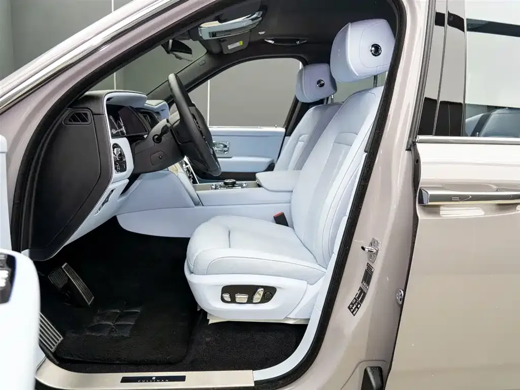 Rolls-Royce Cullinan 2023 из CN, фото 8