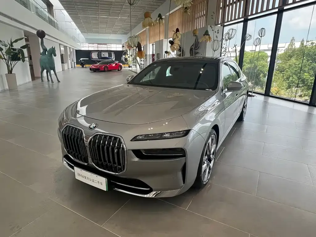 BMW i7 — фото 1