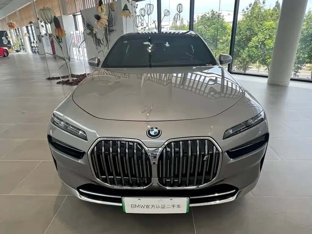 BMW i7 — фото 2