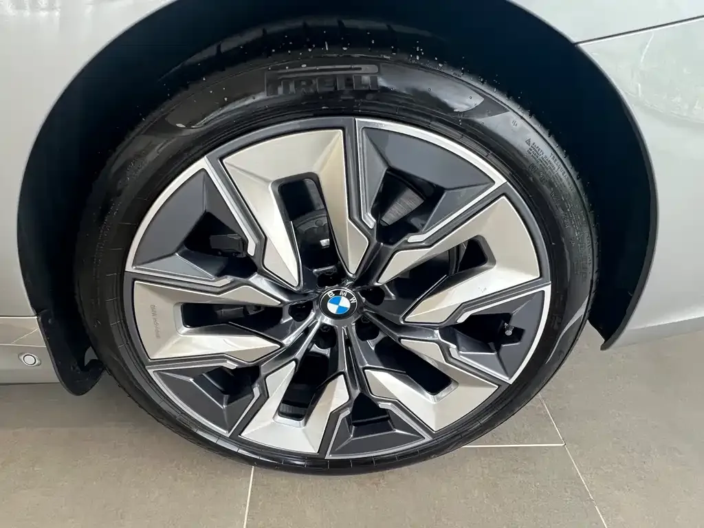 BMW i7 — фото 6